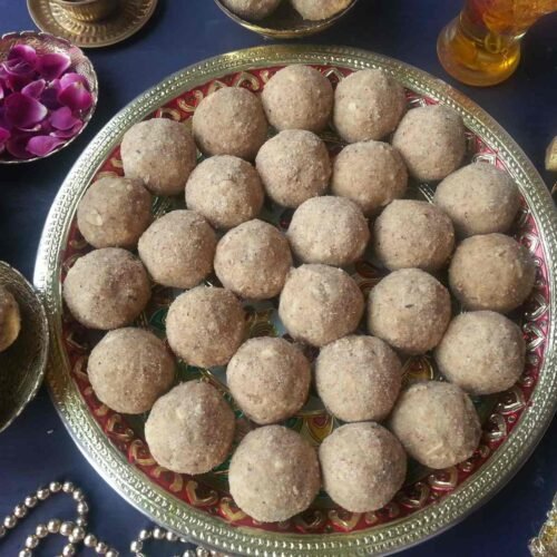 Maharashtrian Dinkache Ladoo Recipe (Whole Wheat Flour Truffles with ...